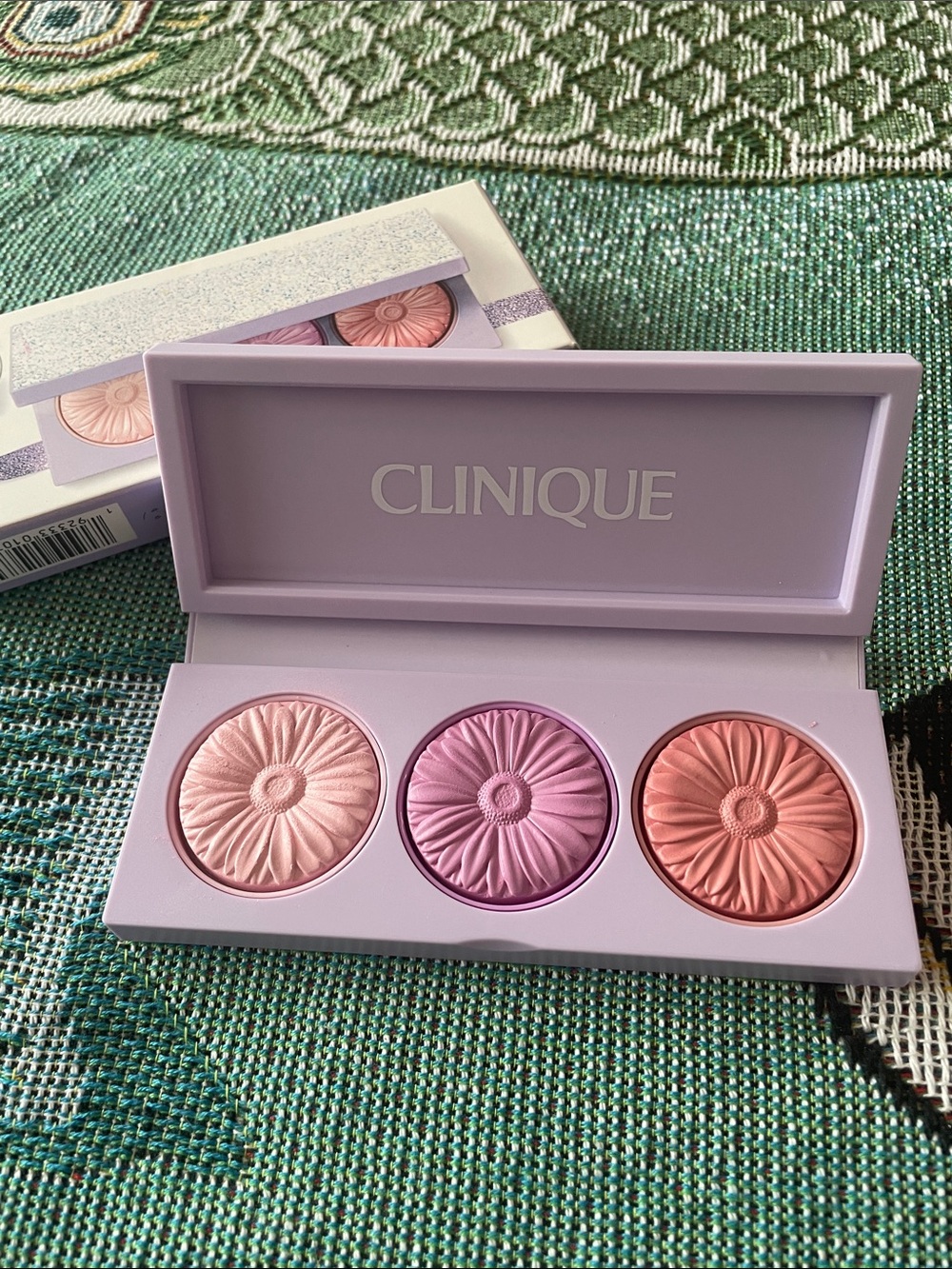 BNIB - Clinique Trio Blush Palette - Light Pink, Lavender, Peach